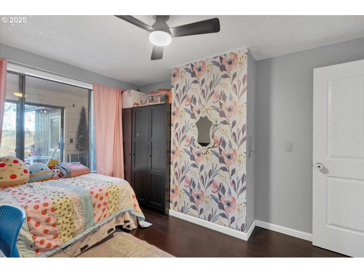 1855 Pilgrim Street Southeast Salem, OR 97302 - Photo 26 of 48 a bedroom with a bed and a painting on the wall