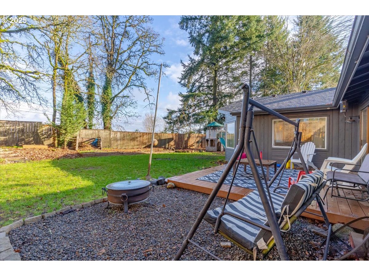 1855 Pilgrim Street Southeast Salem, OR 97302 - Photo 40 of 48 a view of a table and chairs in the garden