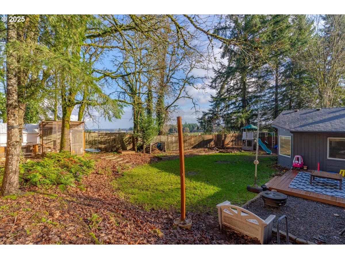 1855 Pilgrim Street Southeast Salem, OR 97302 - Photo 41 of 48 a backyard of a house with lots of green space