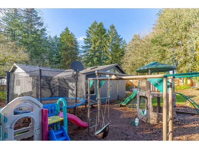 a view of a backyard with pathway