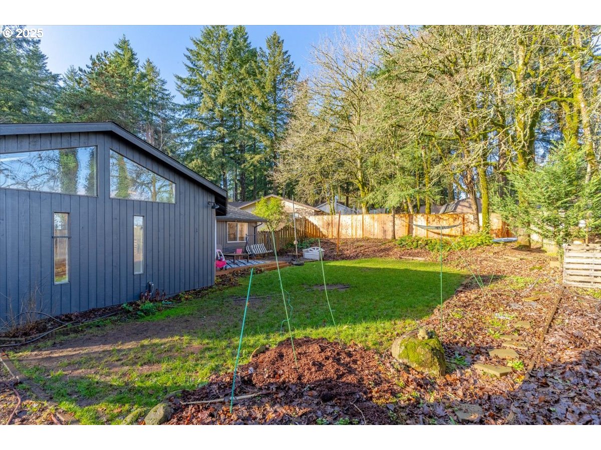 1855 Pilgrim Street Southeast Salem, OR 97302 - Photo 45 of 48 a view of a backyard with pathway