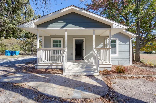 $1,695 | 9910 Dalrock Road, Rowlett, TX 75089