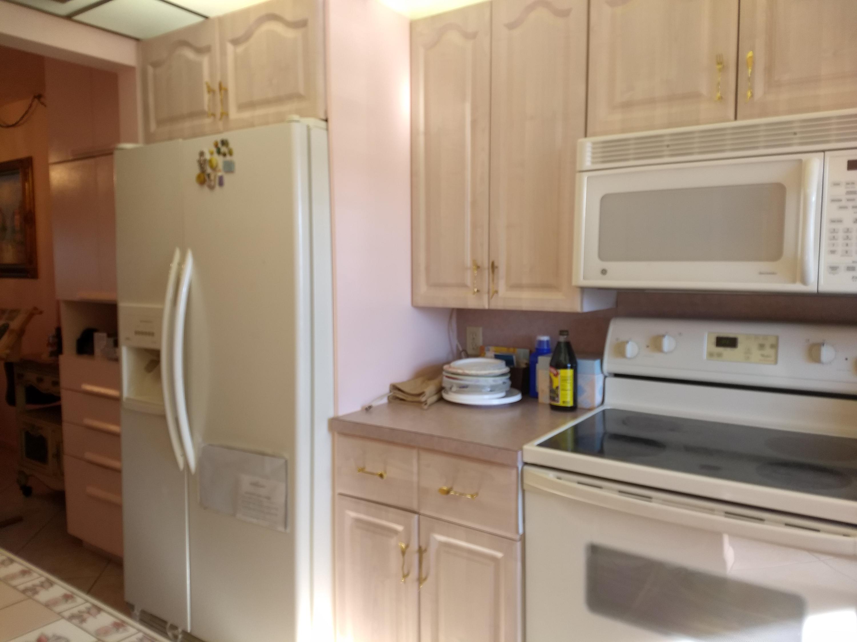 1042 Rexford Drive, Unit 1042 Boca Raton, FL 33434 - Photo 6 of 17 Kitchen