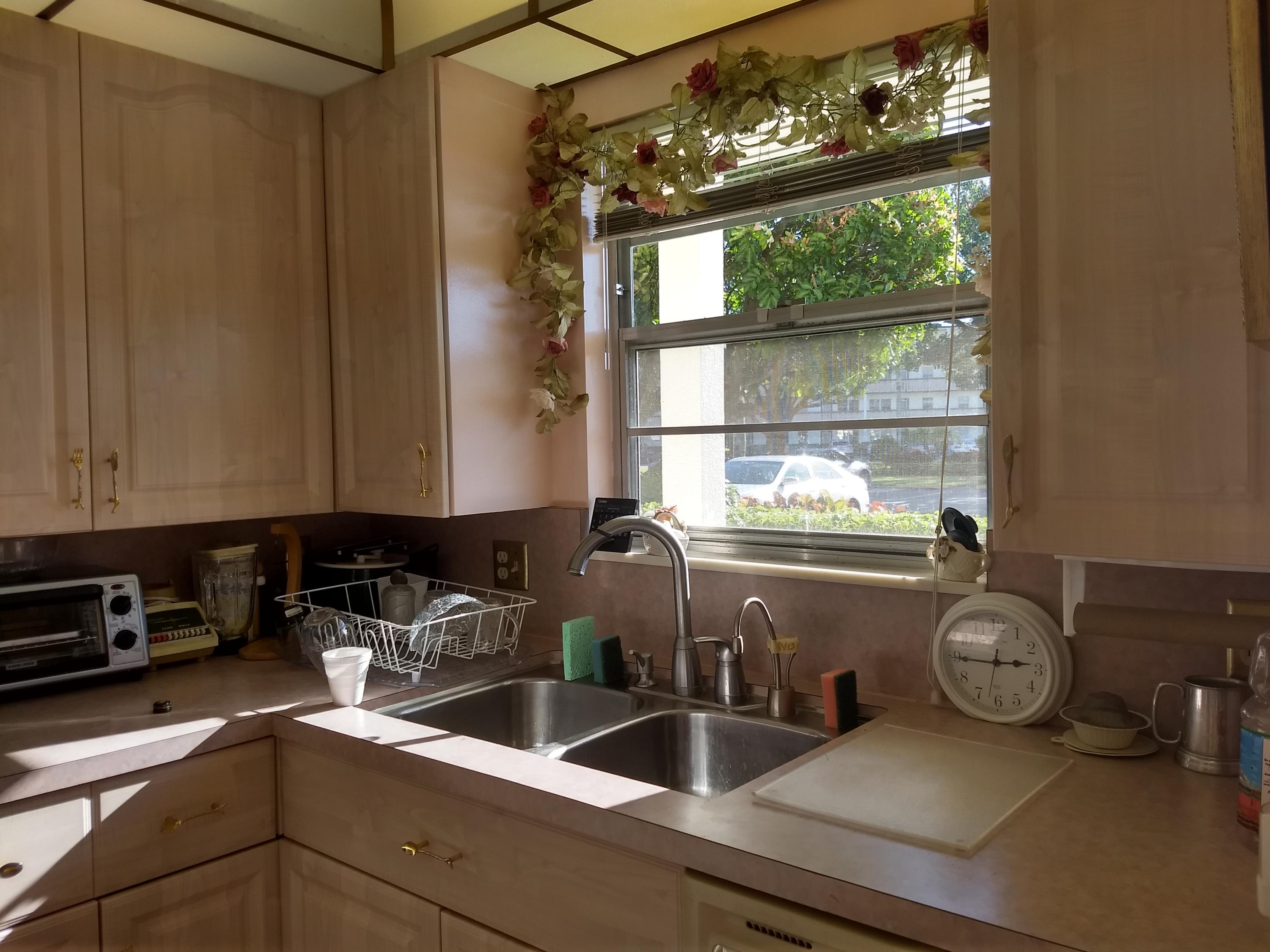 1042 Rexford Drive, Unit 1042 Boca Raton, FL 33434 - Photo 7 of 17 Bright Kitchen With a Window