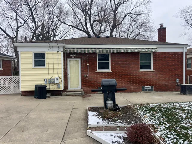 $237,900 | 21442 Arrowhead Street, St. Clair Shores, MI 48082
