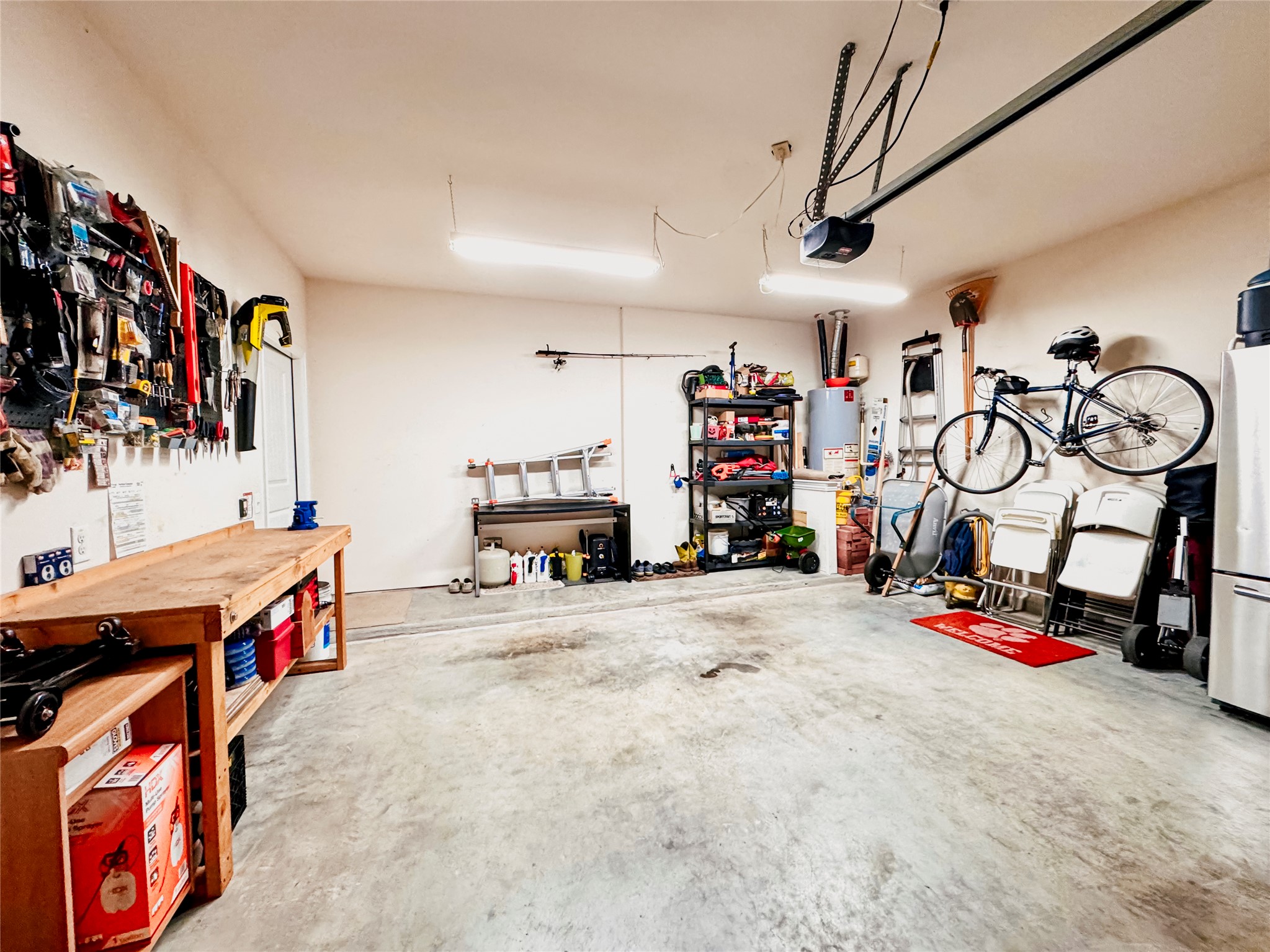 6905 Vail Ridge Street Austin, TX 78744 - Photo 25 of 39 Another view of 2-car garage