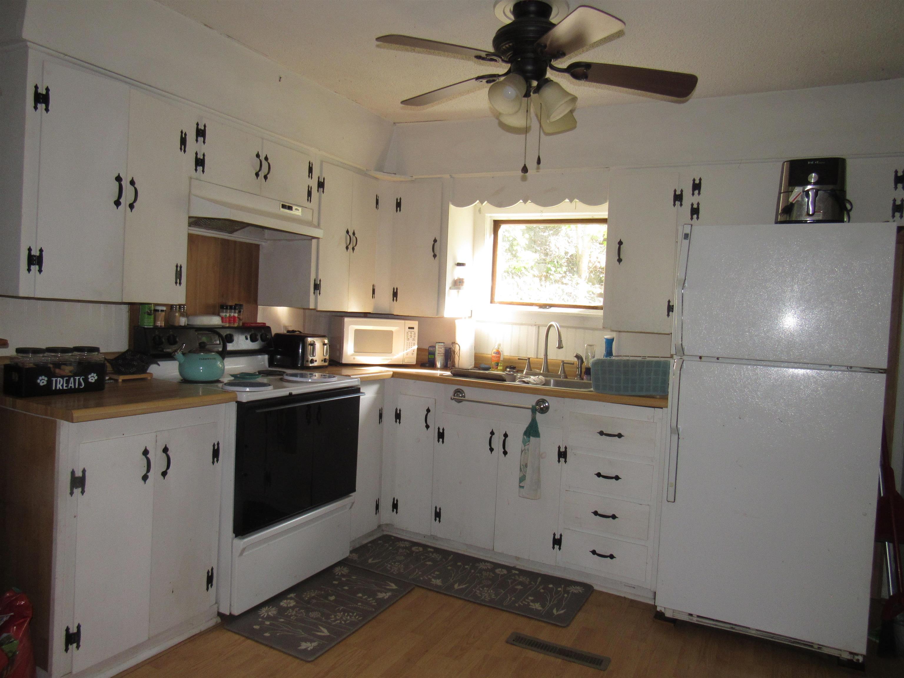 77 Maple Street Orleans, VT 05860 - Photo 14 of 27