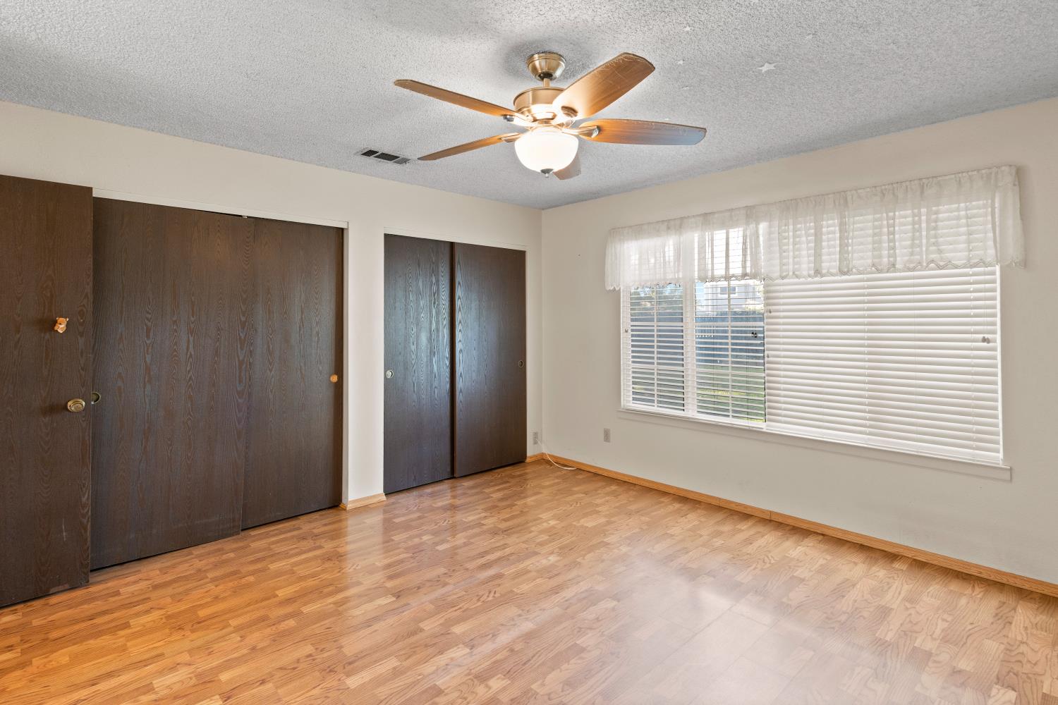 986 Pebble Way Manteca, CA 95336 - Photo 17 of 42 Primary bedroom