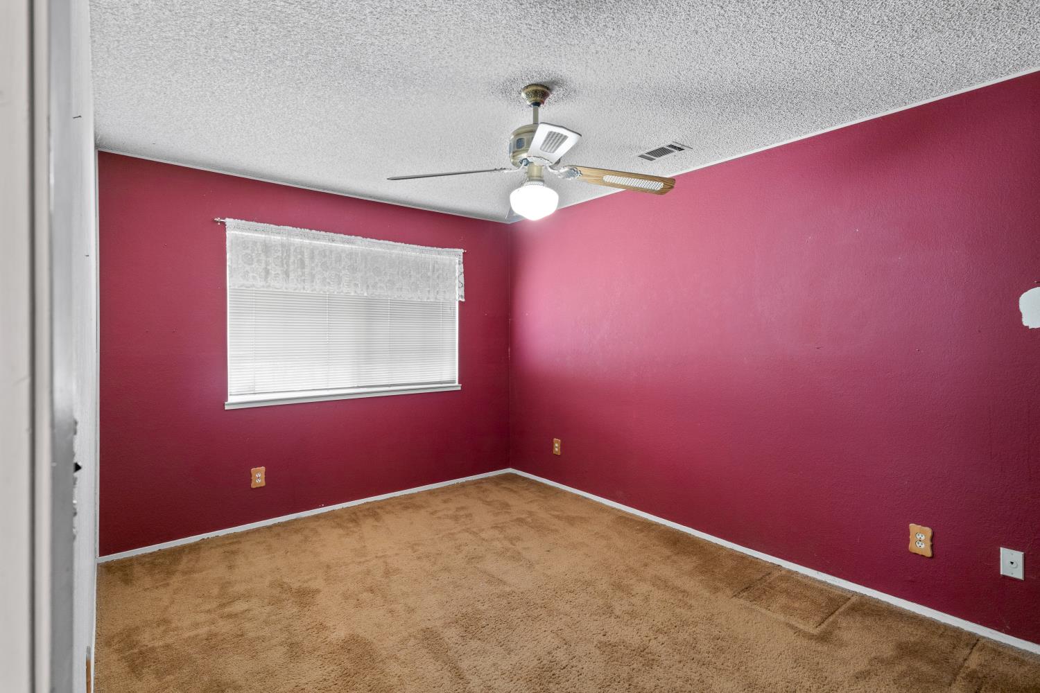 986 Pebble Way Manteca, CA 95336 - Photo 22 of 42 Bedroom 1