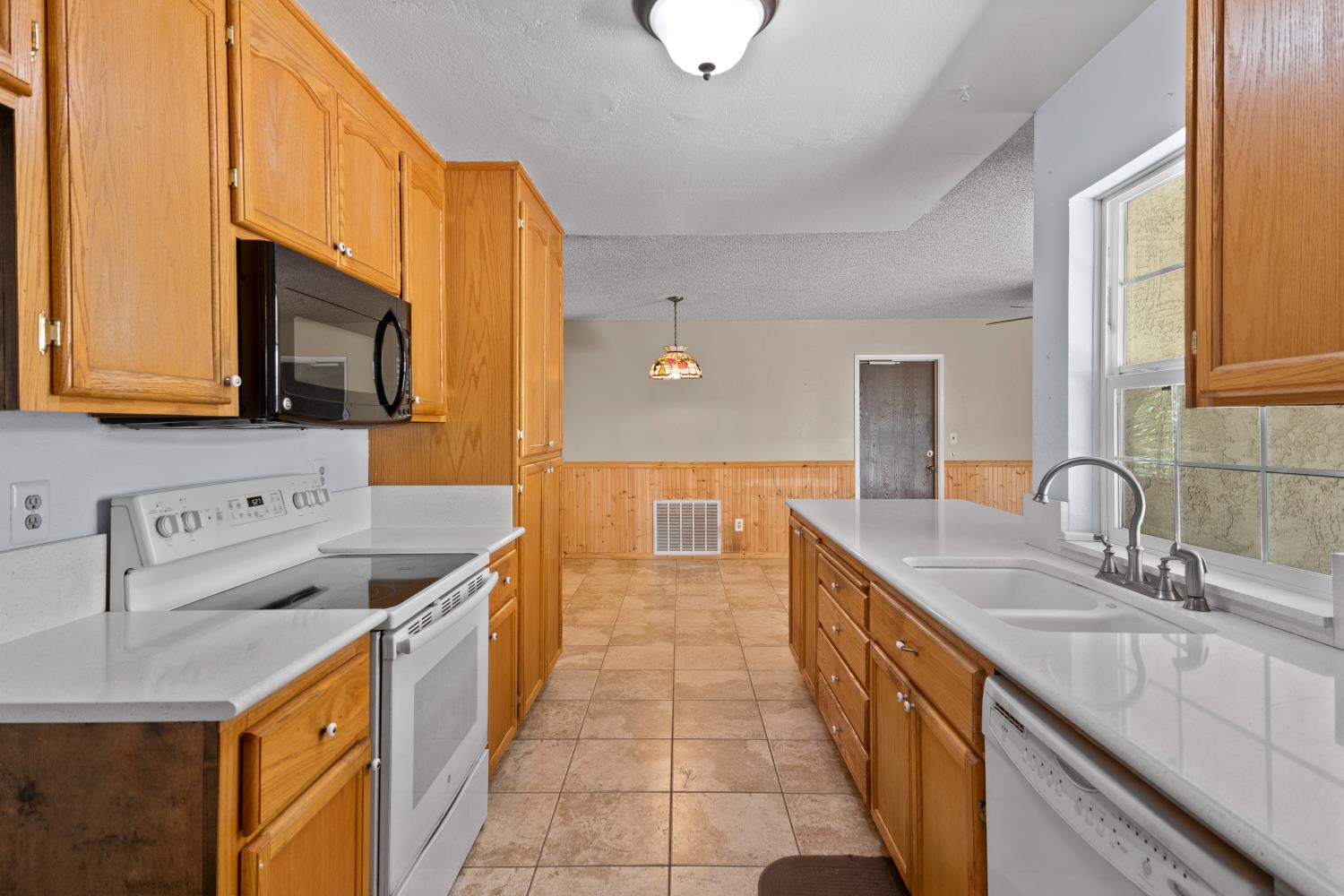 986 Pebble Way Manteca, CA 95336 - Photo 4 of 42