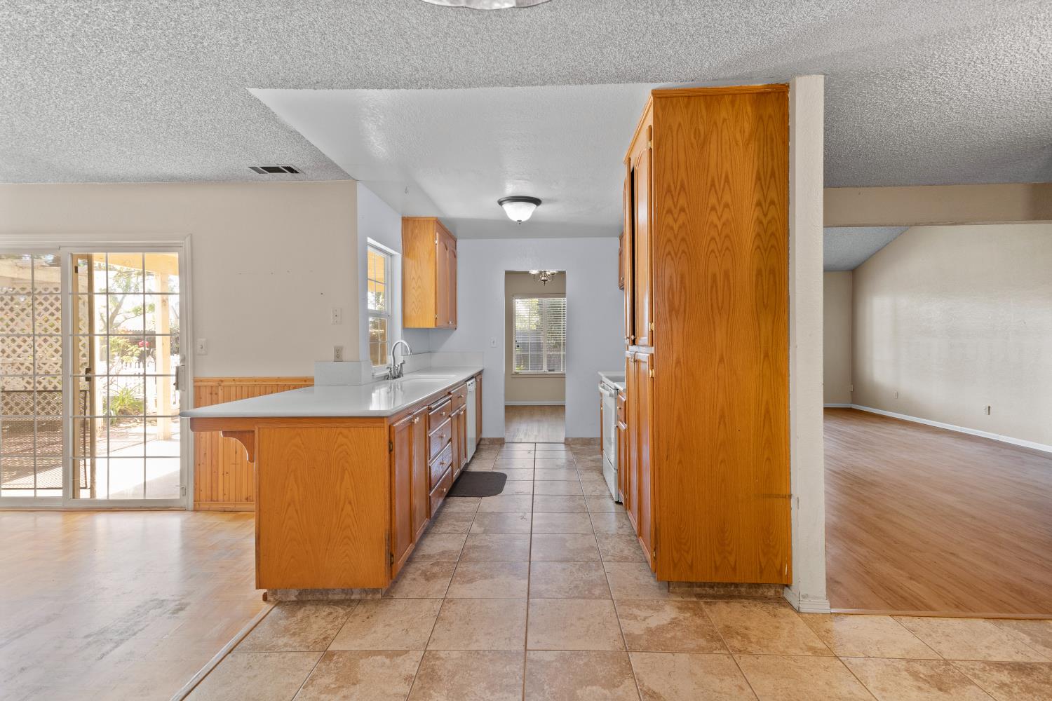 986 Pebble Way Manteca, CA 95336 - Photo 6 of 42