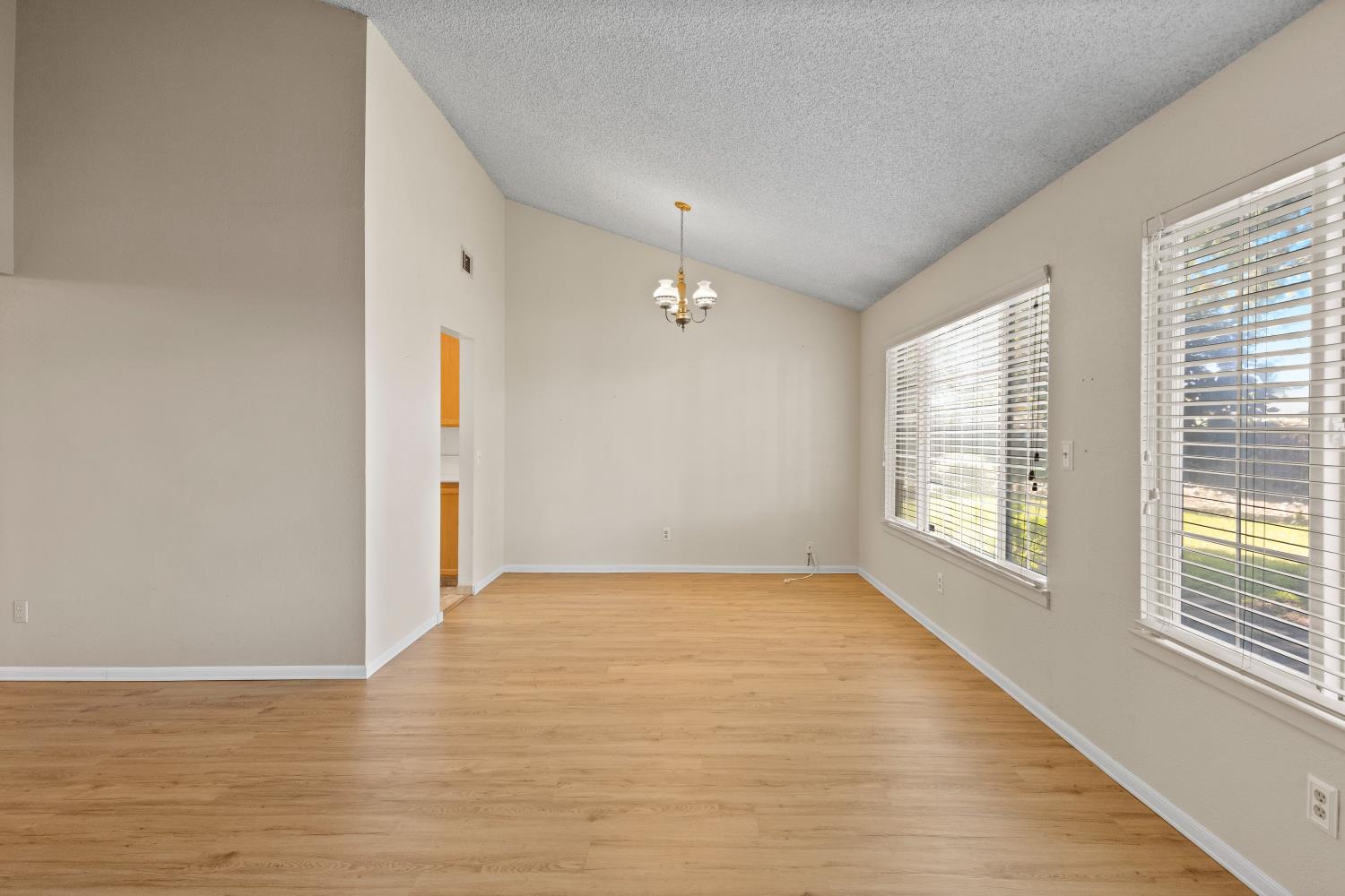 986 Pebble Way Manteca, CA 95336 - Photo 10 of 42