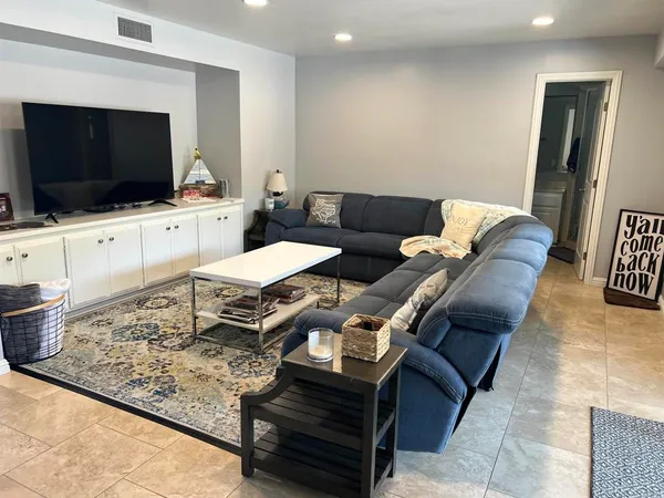$10,000 | 8537 El Paseo Grande, La Jolla, CA 92037