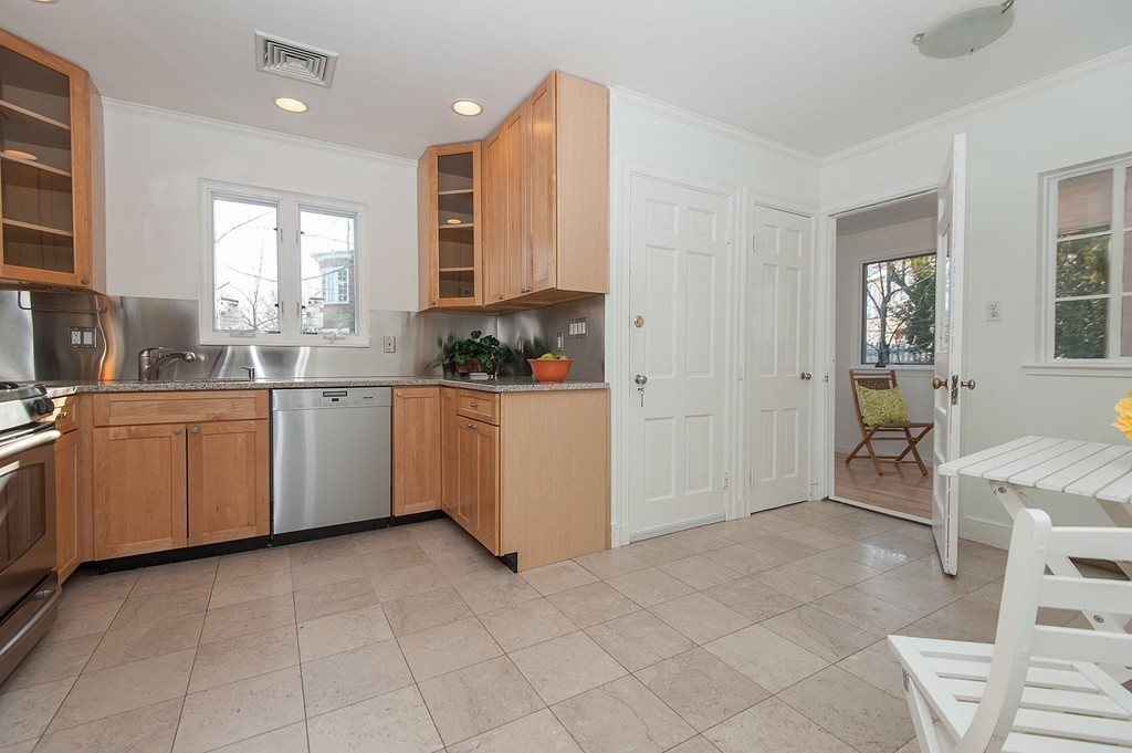 61 Gardner Road, Unit 61 Brookline, MA 02445 - Photo 6 of 9 Gallery Image 6
