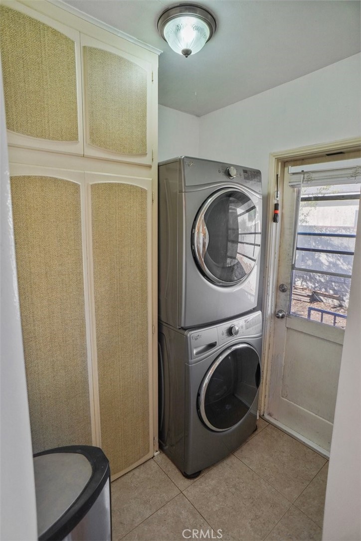 10007 Haddon Avenue Pacoima, CA 91331 - Photo 13 of 22 a utility room with dryer and washer