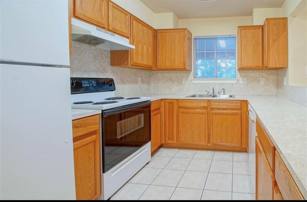 1255 Lovett Street, Unit 1255 Tomball, TX 77375 - Photo 7 of 13