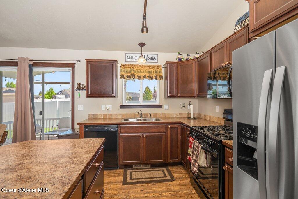 13255 North Reward Loop Rathdrum, ID 83858 - Photo 7 of 28 Kitchen 2