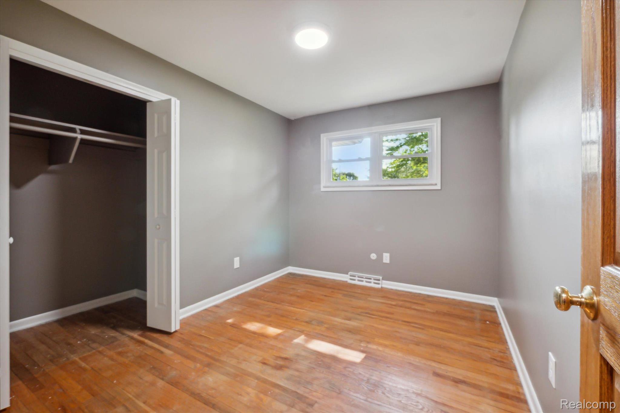 956 Hemingway Road Lake Orion, MI 48362 - Photo 29 of 70 Gallery Image 29
