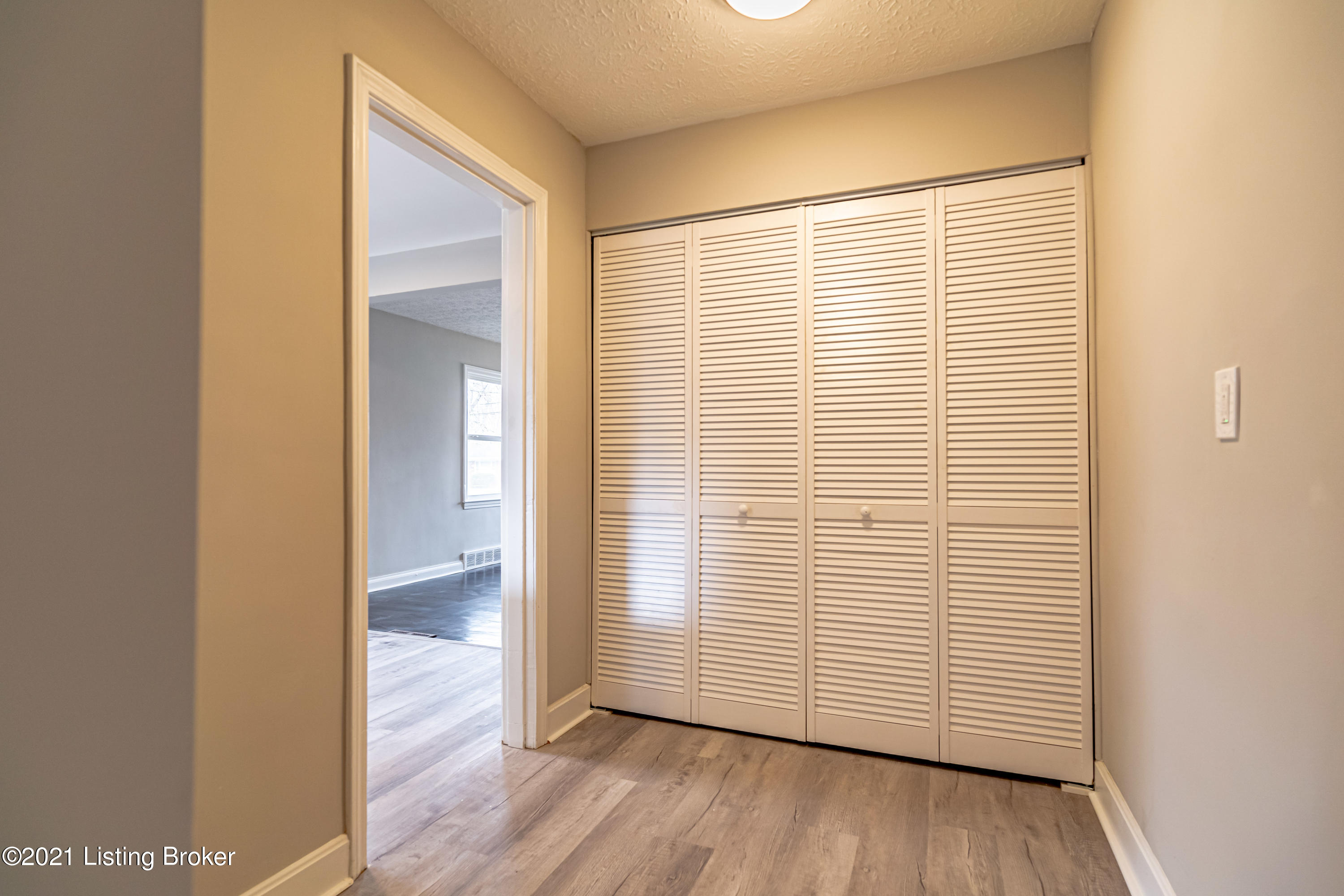 5230 Maryman Road Louisville, KY 40258 - Photo 22 of 55 DSC09835