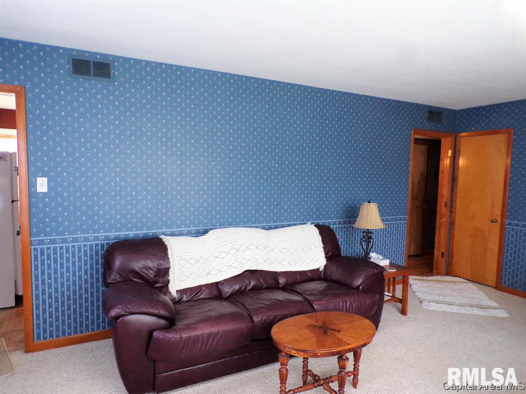 1327 Lincoln Road Monmouth, IL 61462 - Photo 11 of 27 Gallery Image 11