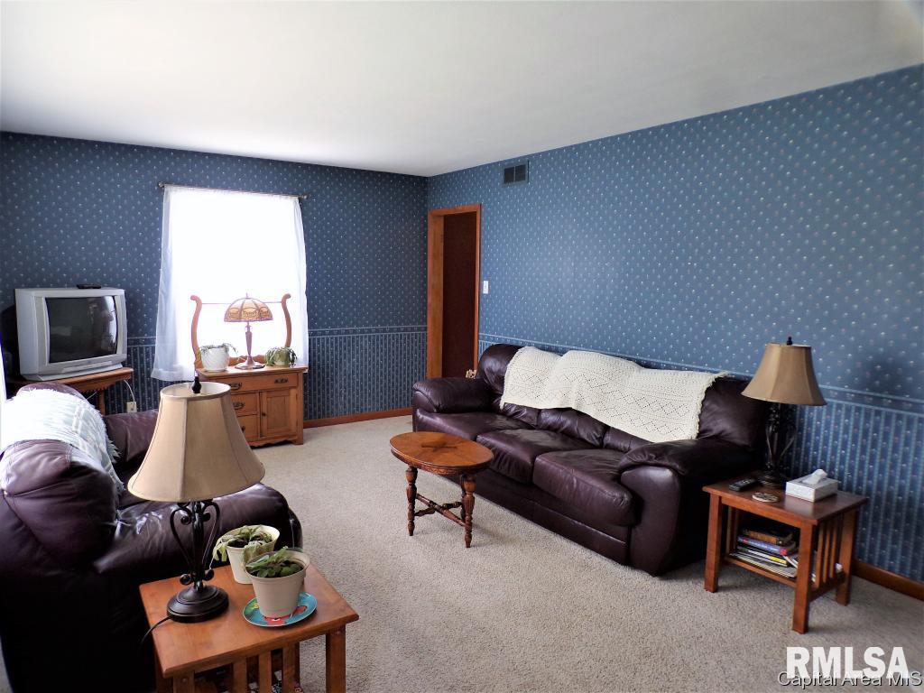 1327 Lincoln Road Monmouth, IL 61462 - Photo 9 of 27 Gallery Image 9