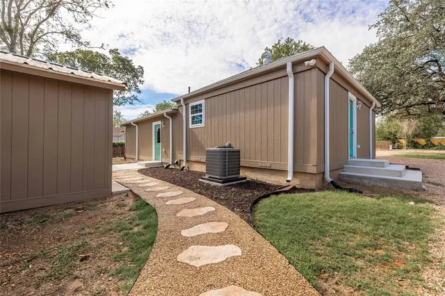 a view of a back yard of the house