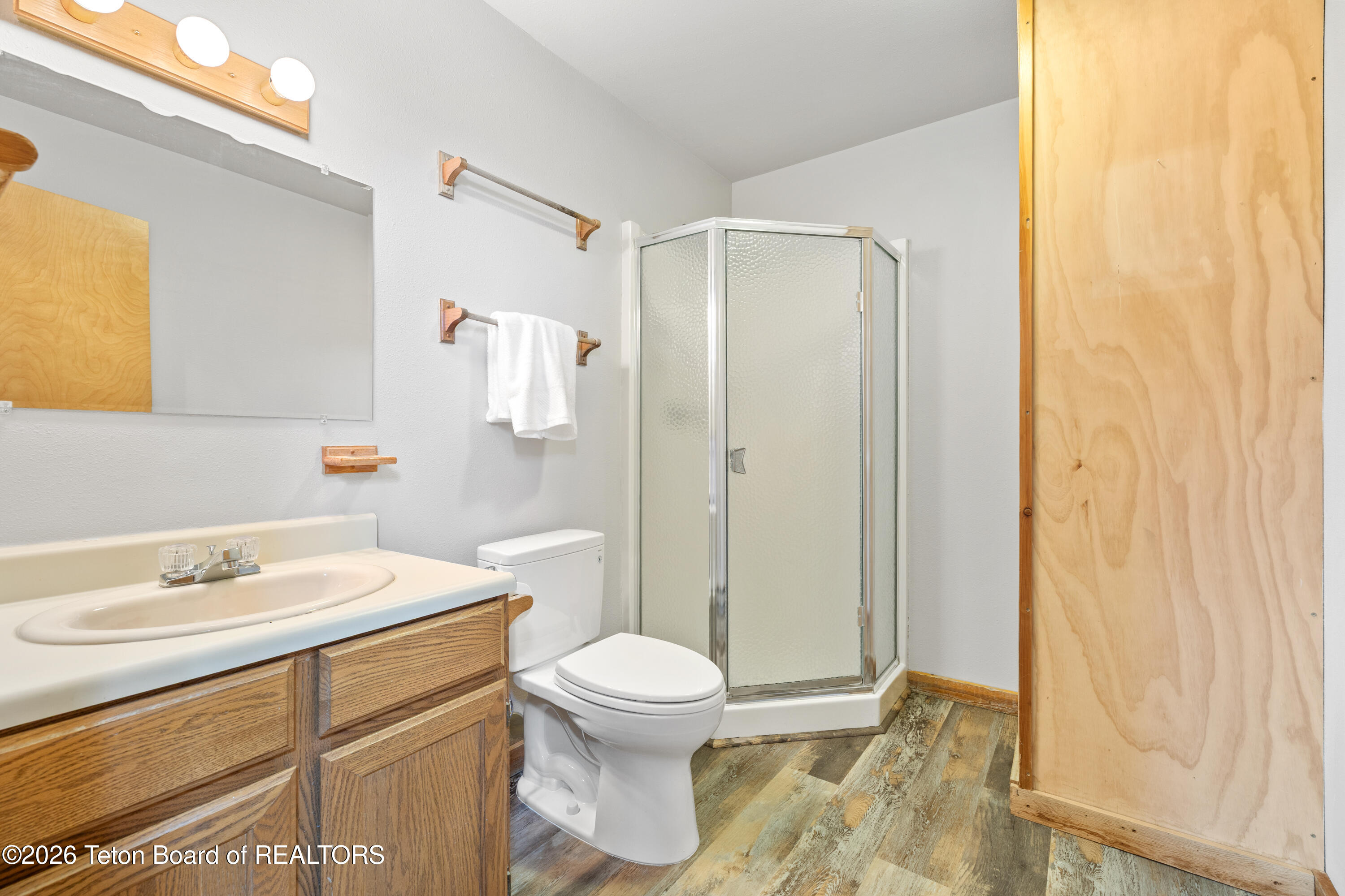 555 Ridgeview Drive Jackson, WY 83001 - Photo 14 of 23 14 Downstairs Guest Bath