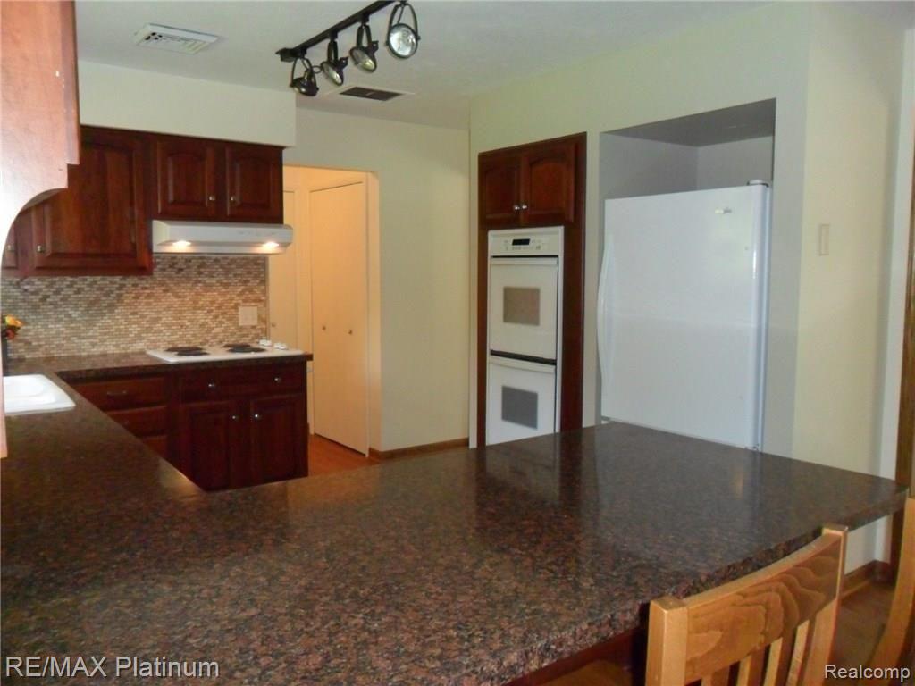 9100 Chambers Road Pinckney, MI 48169 - Photo 9 of 23 SAM_9734.JPG