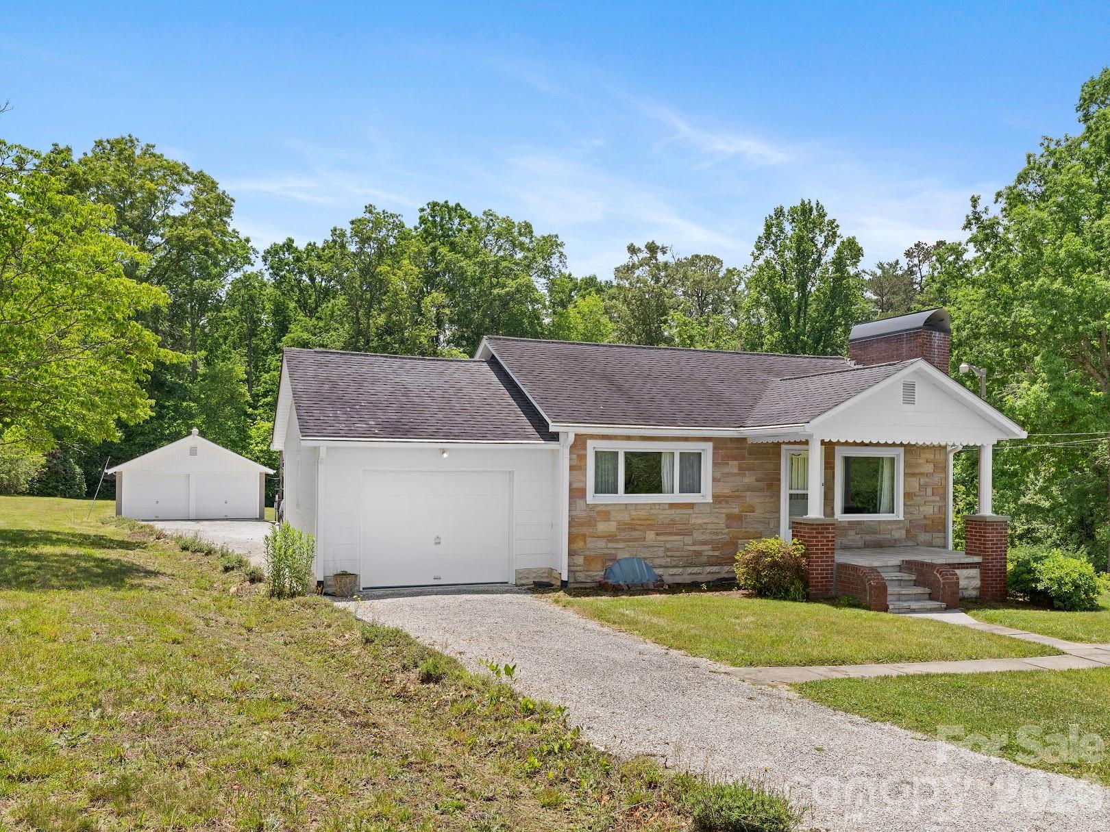 1230 Dana Road Hendersonville, NC 28792 - Photo 6 of 22