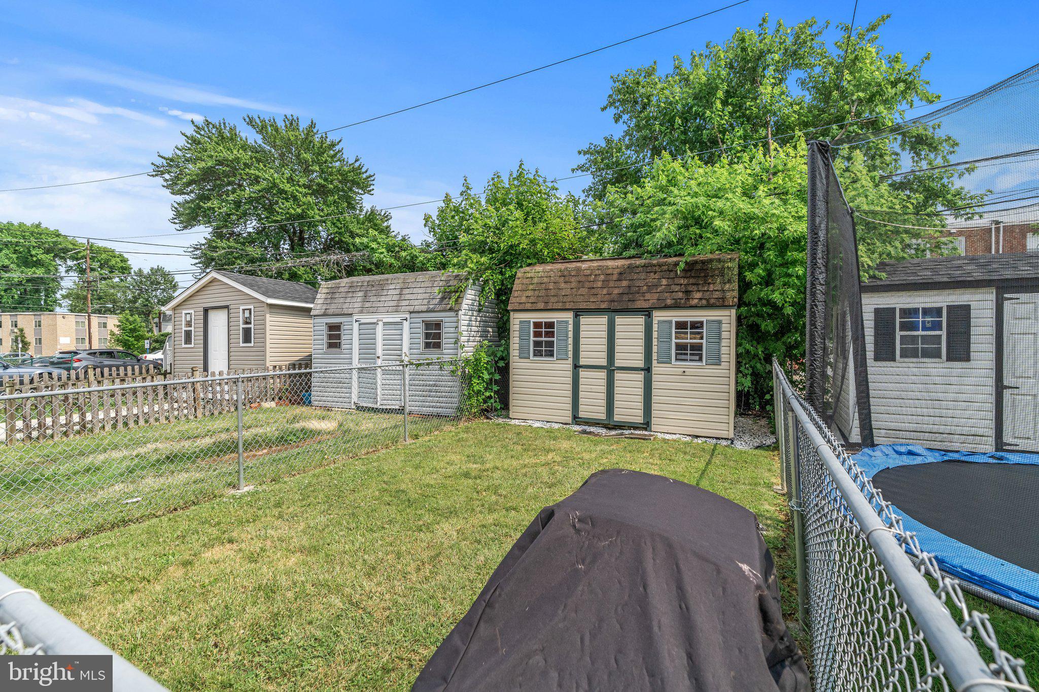 3370 Fordham Road Philadelphia, PA 19114 - Photo 29 of 39 detached back yard