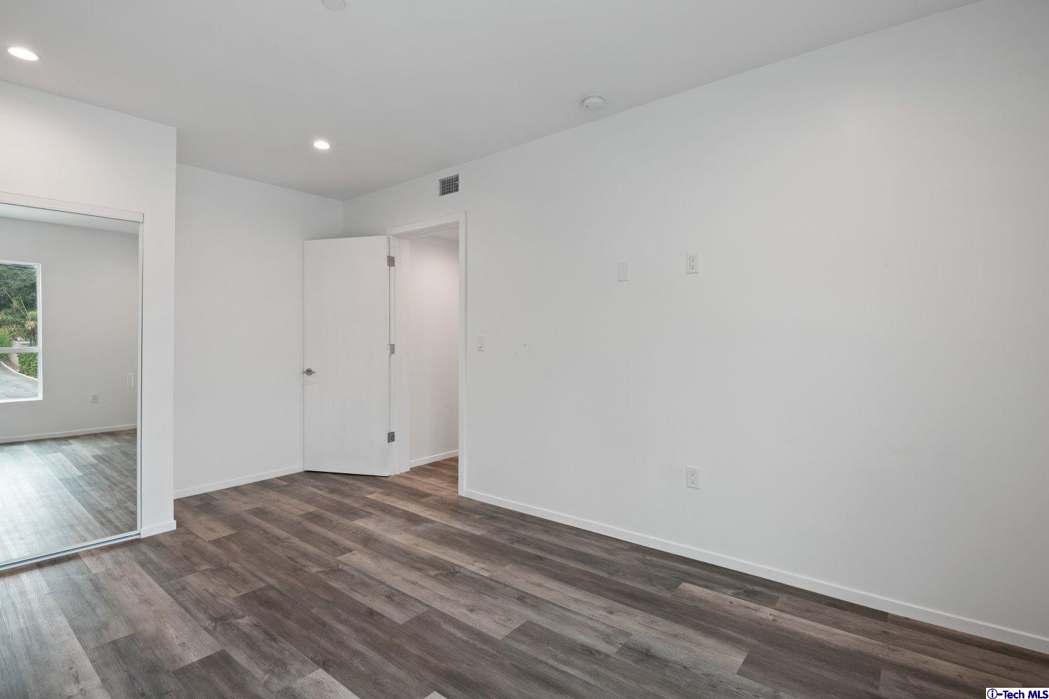 7064 Greeley Street, Unit 101 Tujunga, CA 91042 - Photo 31 of 37 a view of room