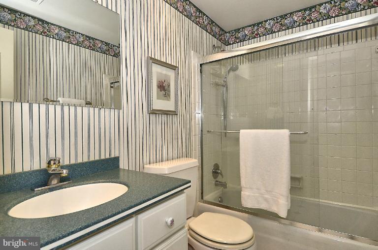 9 Infield Court South Potomac, MD 20854 - Photo 21 of 30 Full Bath on 2nd Floor!