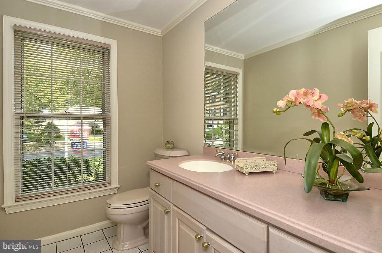 9 Infield Court South Potomac, MD 20854 - Photo 25 of 30 Bath-pretty Powder Room