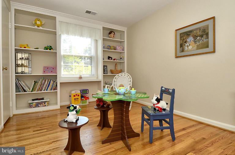 9 Infield Court South Potomac, MD 20854 - Photo 27 of 30 Bedroom w/refinished floors!
