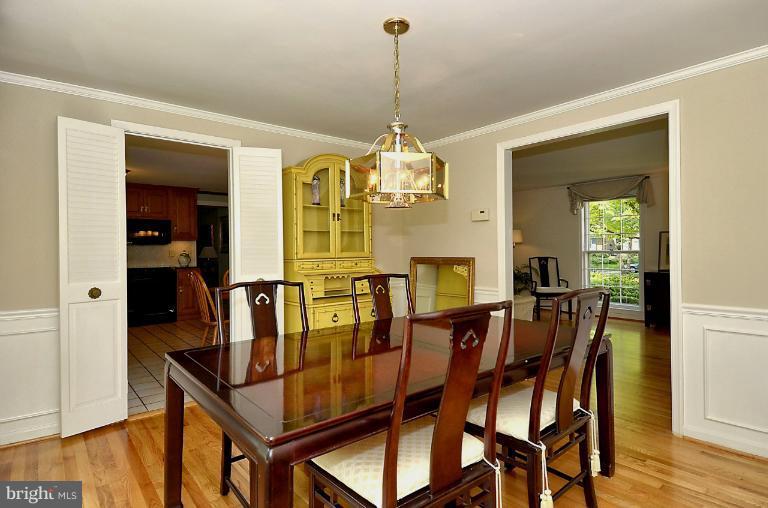9 Infield Court South Potomac, MD 20854 - Photo 28 of 30 Dining Room w/refinished floors!