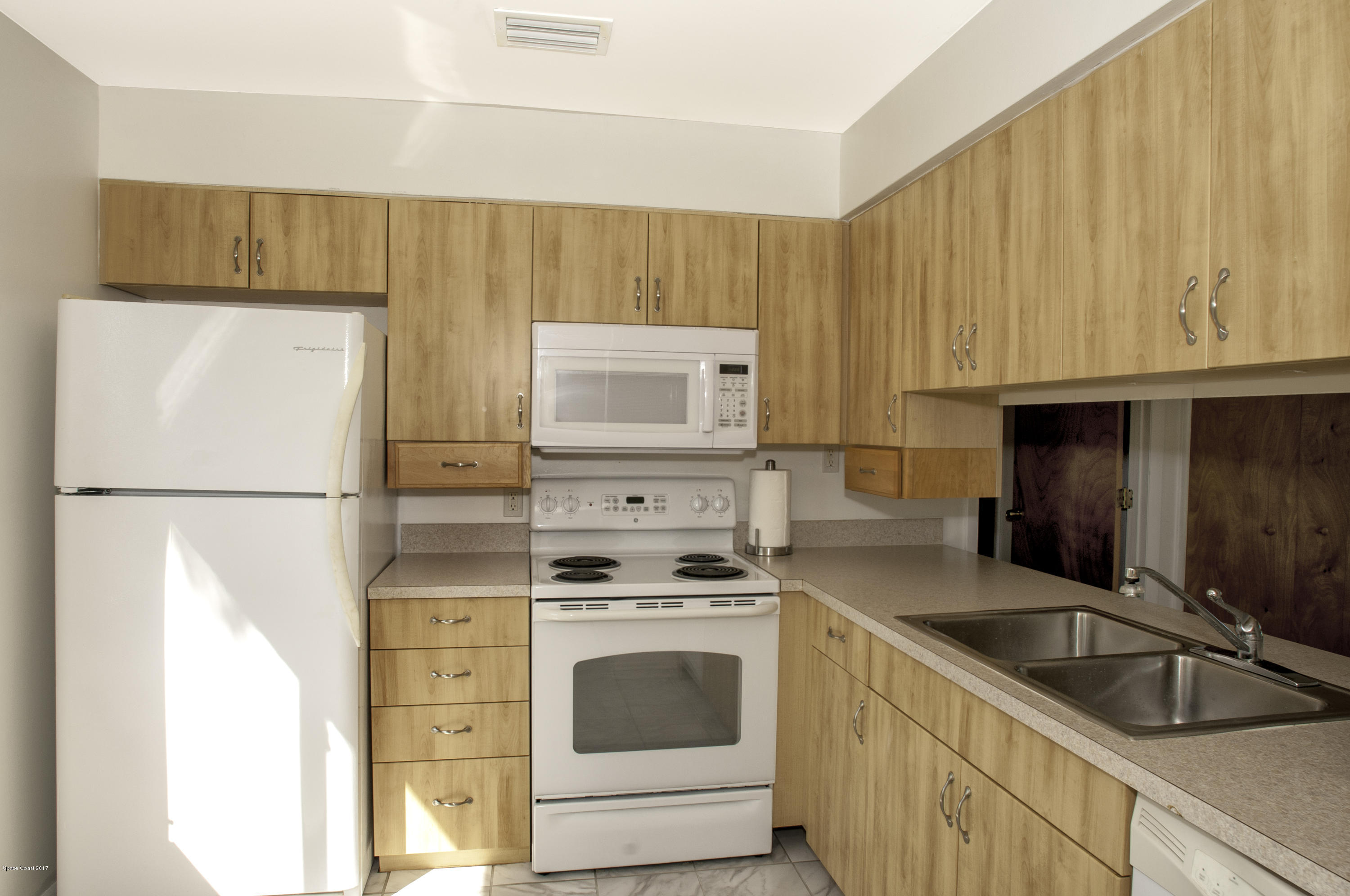 2727 North Wickham Road, Unit 2035 Melbourne, FL 32935 - Photo 3 of 26 Kitchen 1