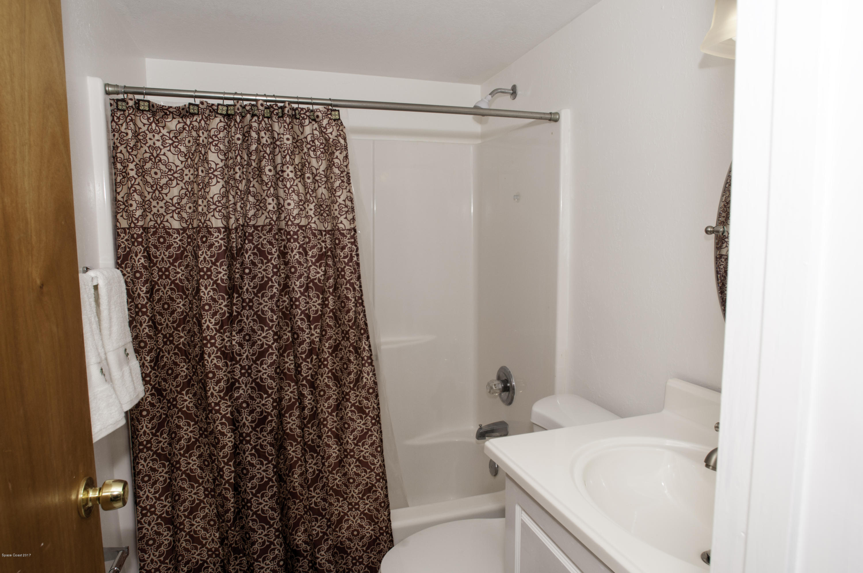 2727 North Wickham Road, Unit 2035 Melbourne, FL 32935 - Photo 9 of 26 Master Bath