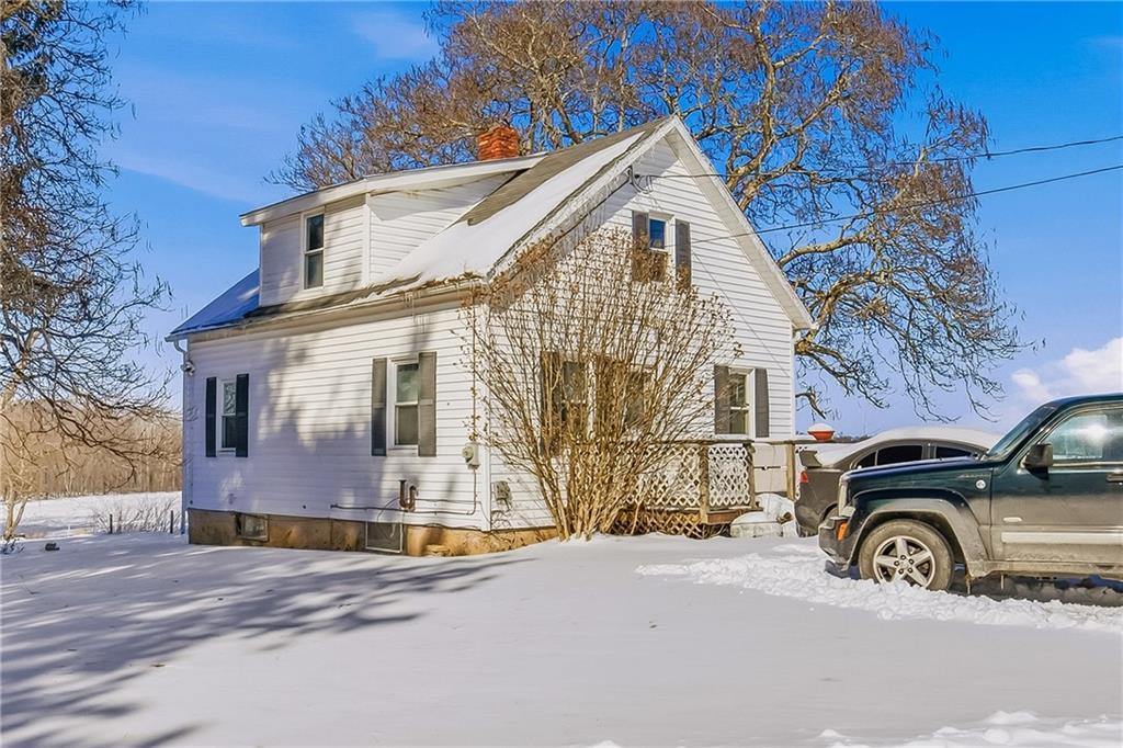 a view of a house with a yard and garage