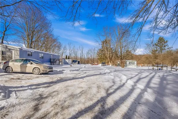 a view of a yard with a house