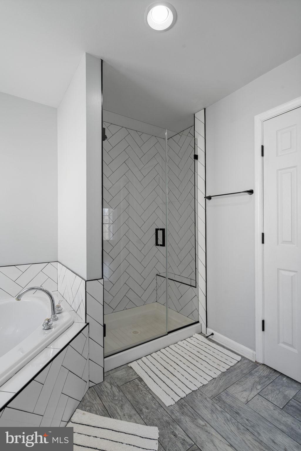 4016 Sapling Way Triangle, VA 22172 - Photo 31 of 56 a bathroom with a bathtub and shower