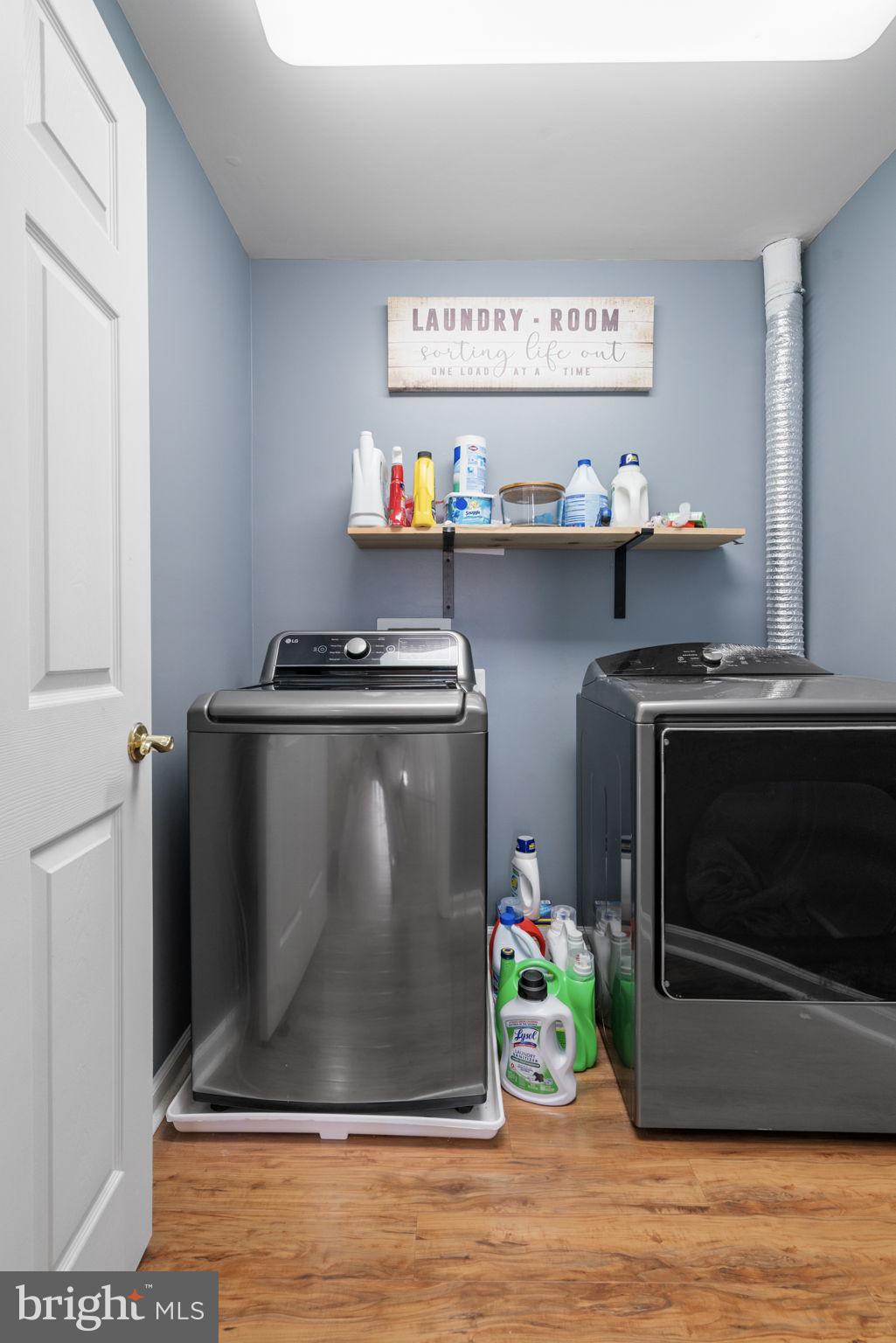 4016 Sapling Way Triangle, VA 22172 - Photo 37 of 56 a kitchen with stainless steel appliances granite countertop a stove a microwave and a refrigerator