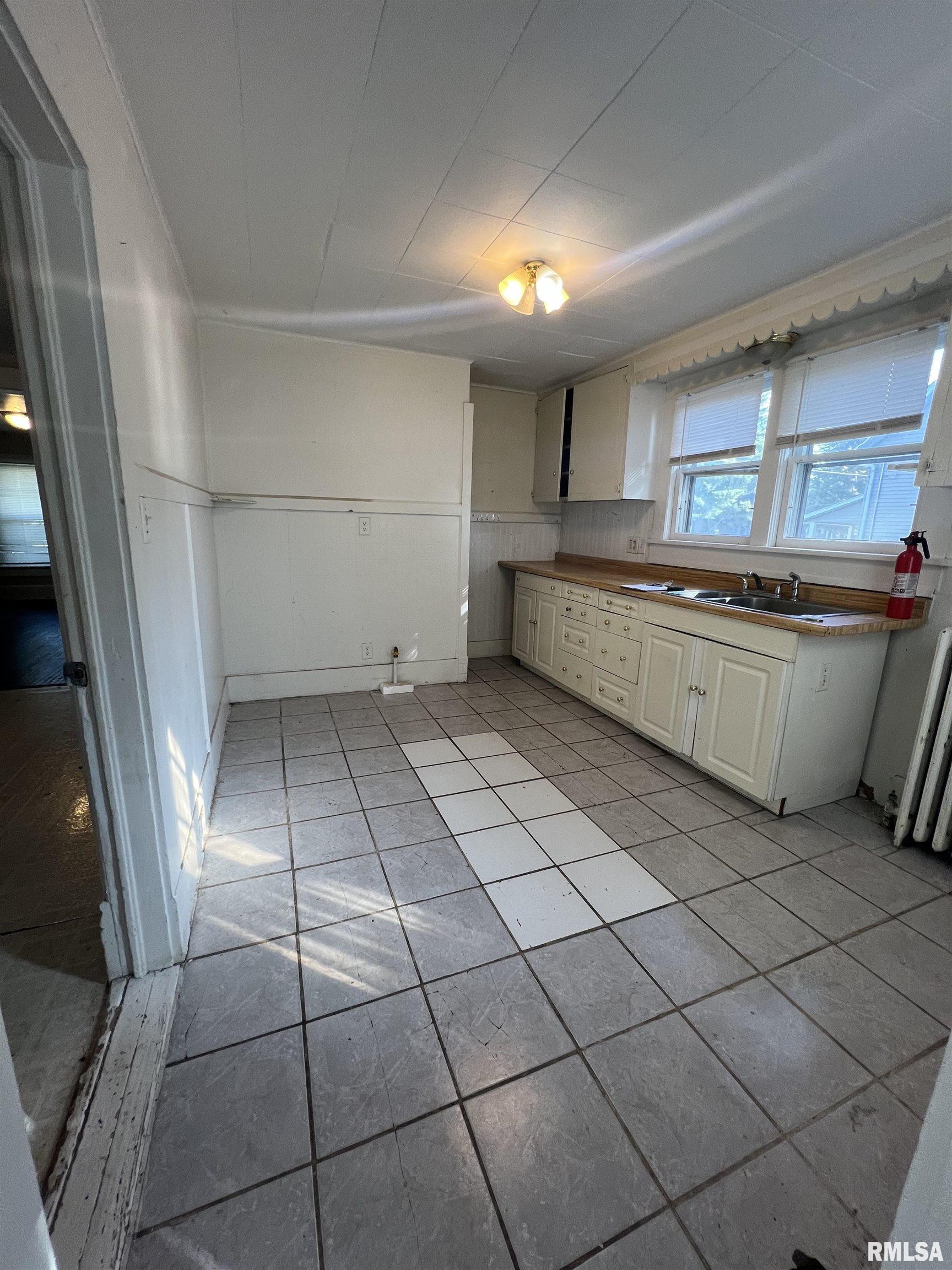 303 West Williams Street Atkinson, IL 61235 - Photo 7 of 11 Gallery Image 7