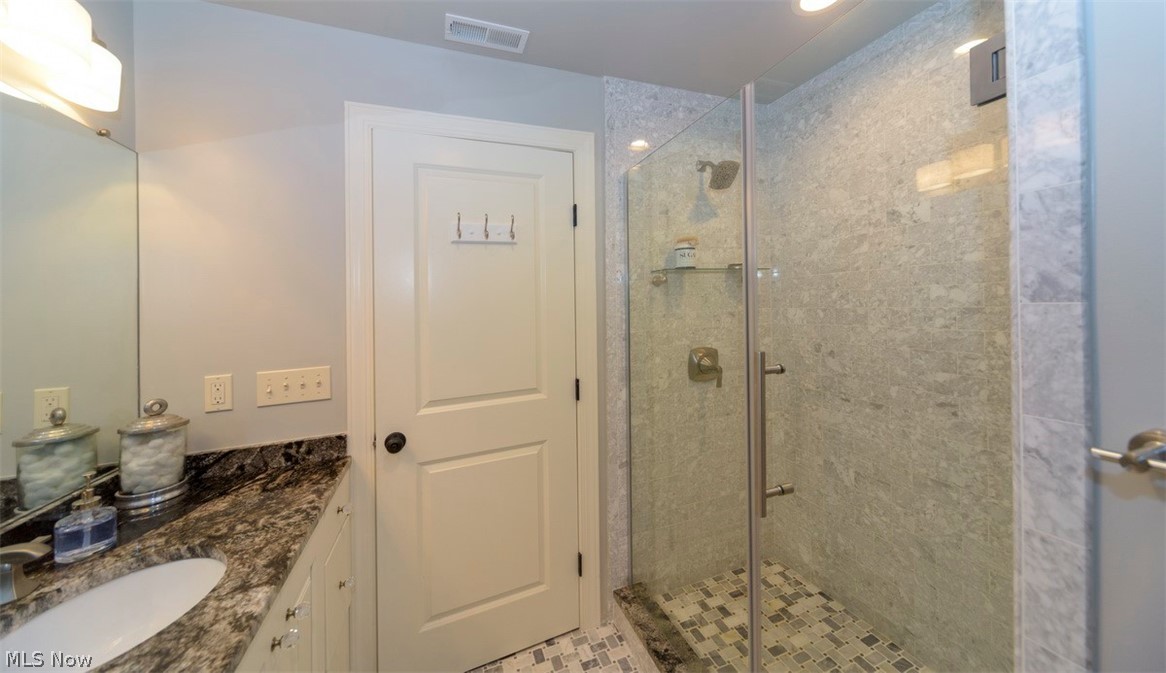 4960 East Cliff Road Port Clinton, OH 43452 - Photo 18 of 25 Gallery Image 18