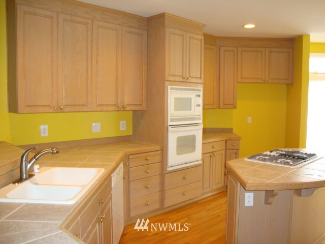 18711 32nd Avenue Southeast Bothell, WA 98012 - Photo 6 of 10 Gallery Image 6