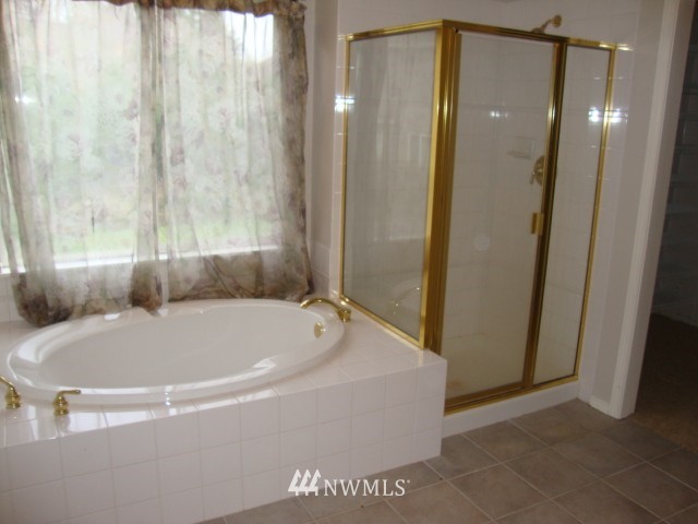 18711 32nd Avenue Southeast Bothell, WA 98012 - Photo 9 of 10 Gallery Image 9