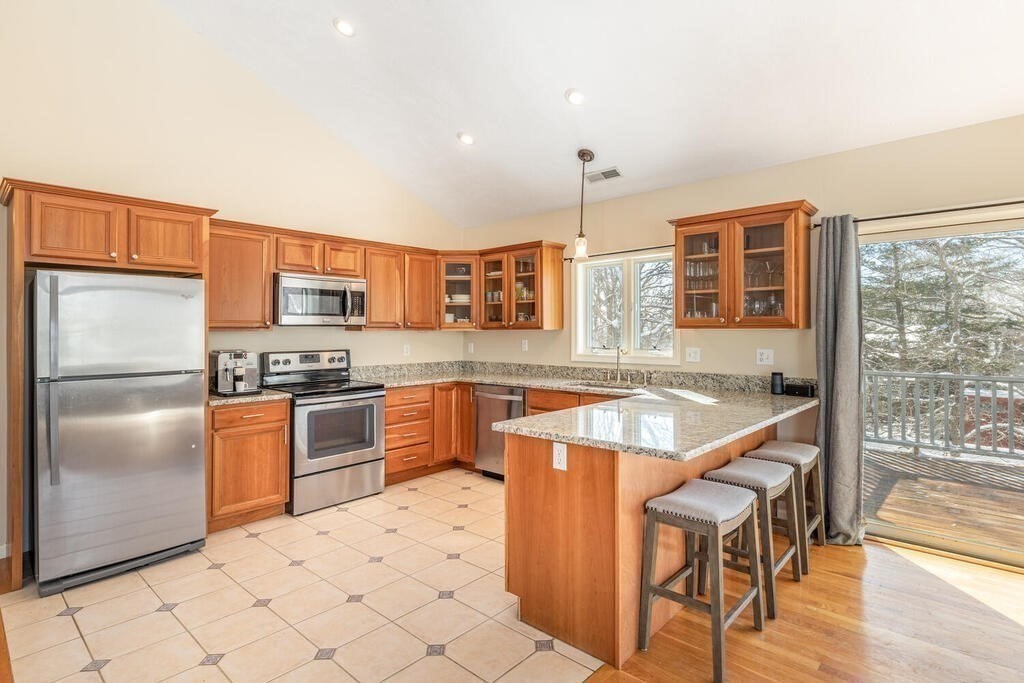 12 Oxford Road, Unit 2 Gloucester, MA 01930 - Photo 1 of 33