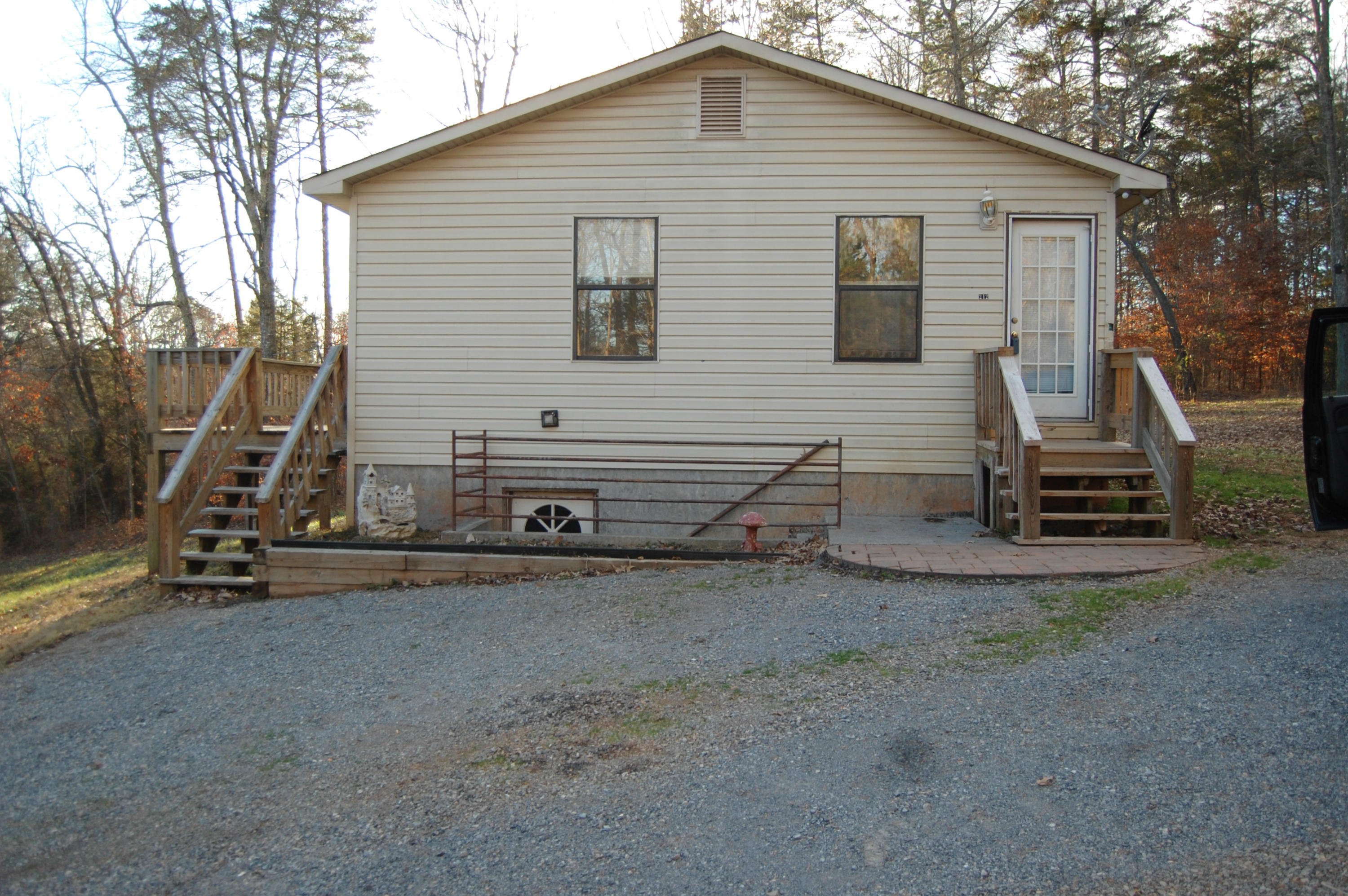 1272 Old Barn Road Moneta, VA 24121 - Photo 2 of 12 Side View