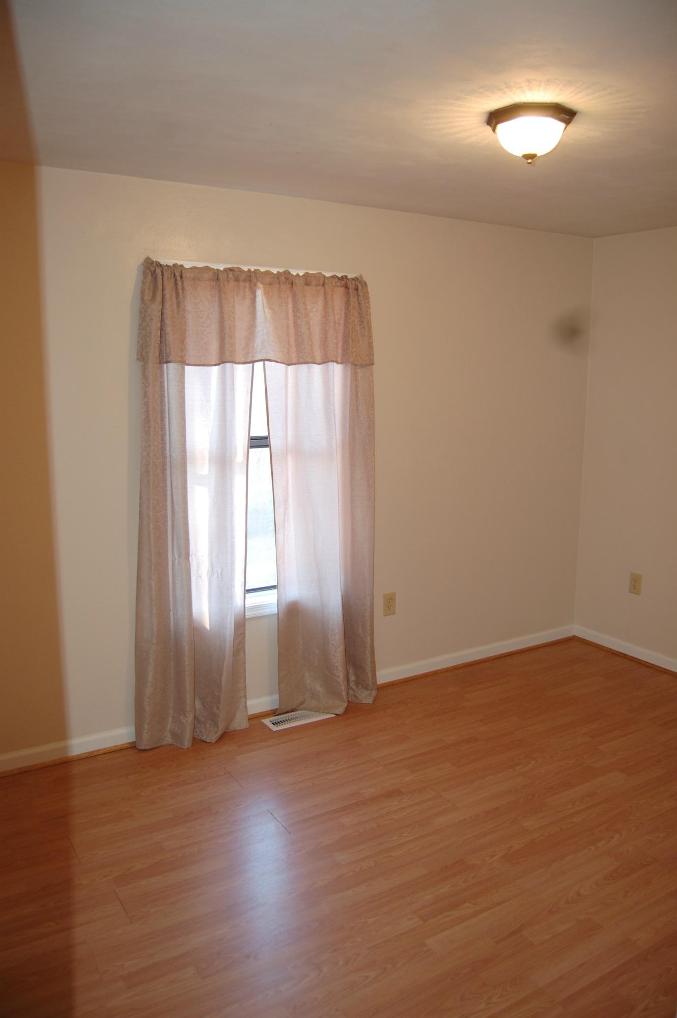 1272 Old Barn Road Moneta, VA 24121 - Photo 7 of 12 2nd Bedroom