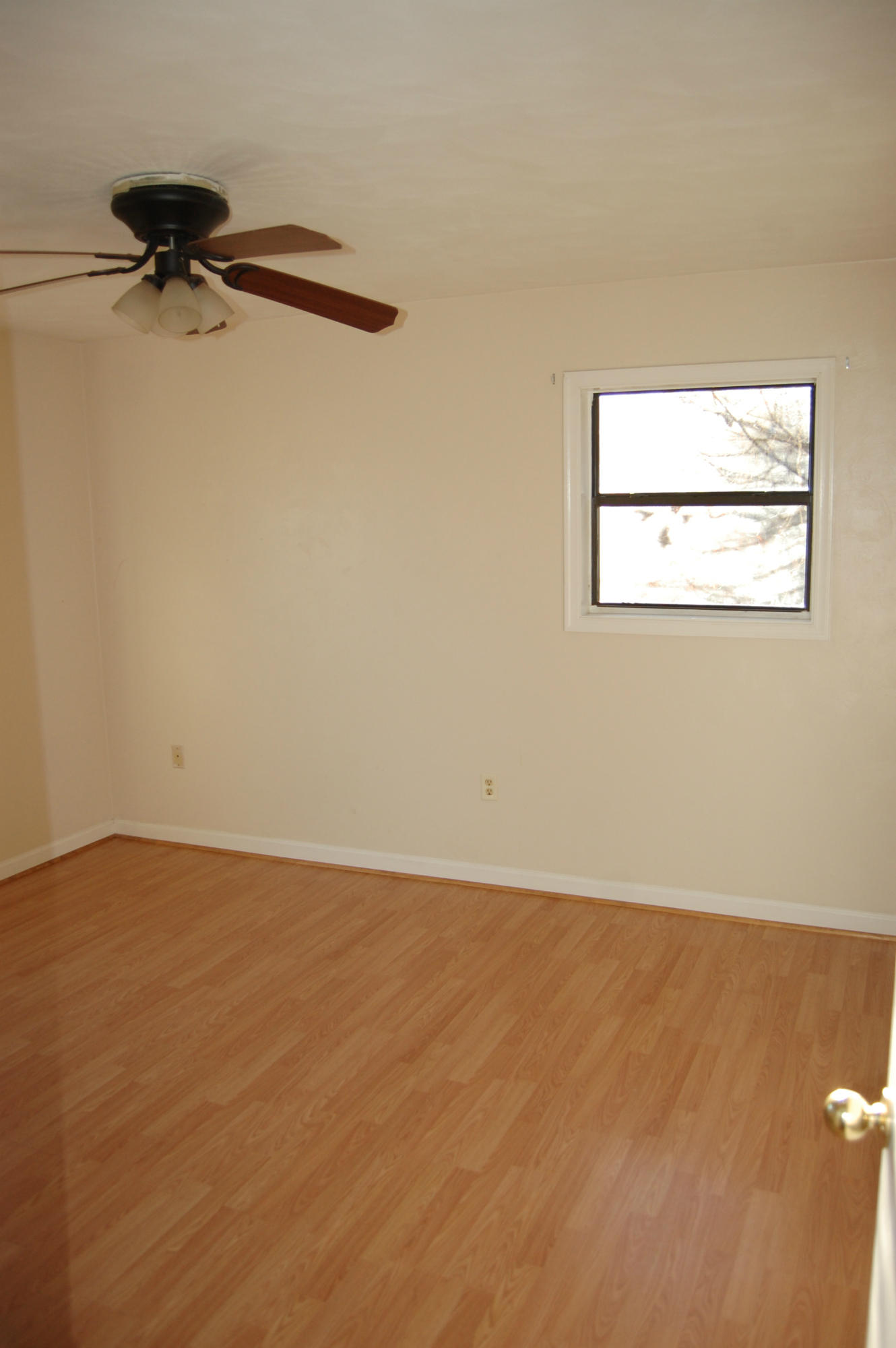 1272 Old Barn Road Moneta, VA 24121 - Photo 8 of 12 3rd Bedroom