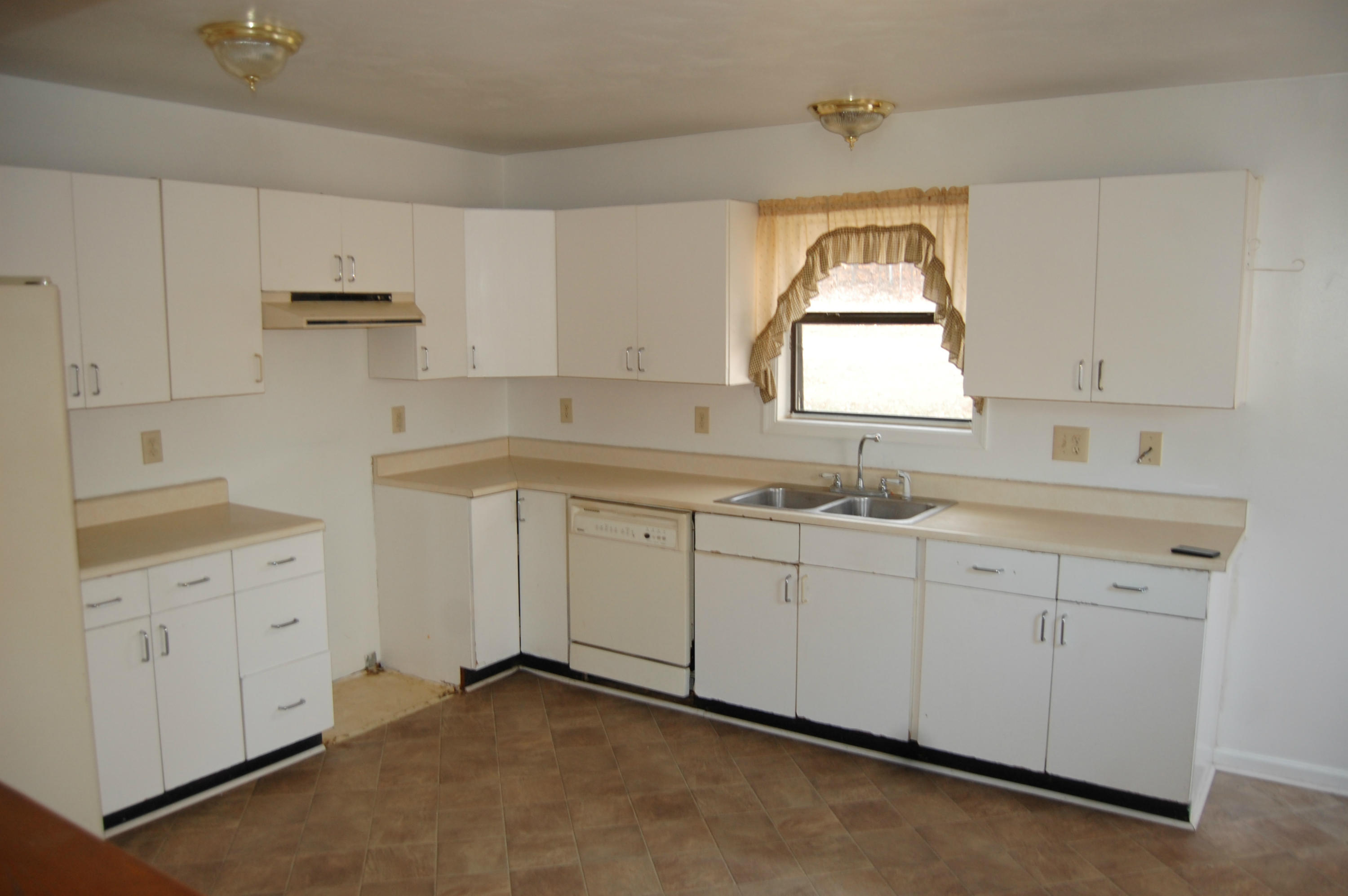 1272 Old Barn Road Moneta, VA 24121 - Photo 9 of 12 Kitchen